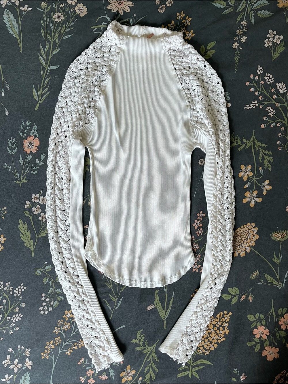 Free People cotton crochet sleeve sweater small